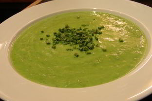 Суп-пюре из зеленого горошка с чесноком и тмином