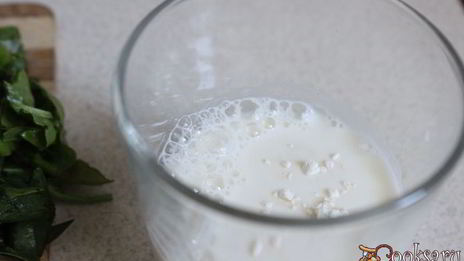 суп-пюре со щавелем и шпинатом