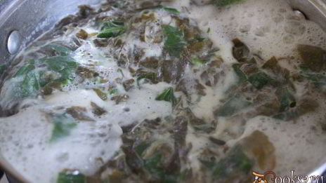 суп-пюре со щавелем и шпинатом