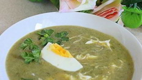 суп-пюре со щавелем и шпинатом