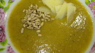 Суп-пюре со сладким перцем, спаржевой фасолью и грибами