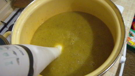 суп-пюре со сладким перцем, спаржевой фасолью и грибами