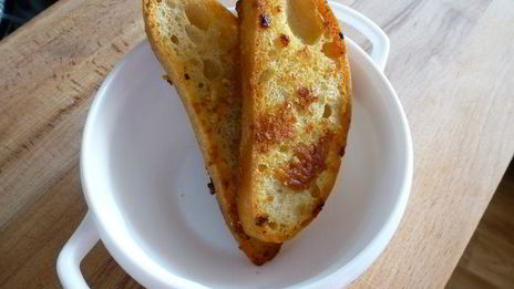 тыквенный суп-пюре с чесночными гренками