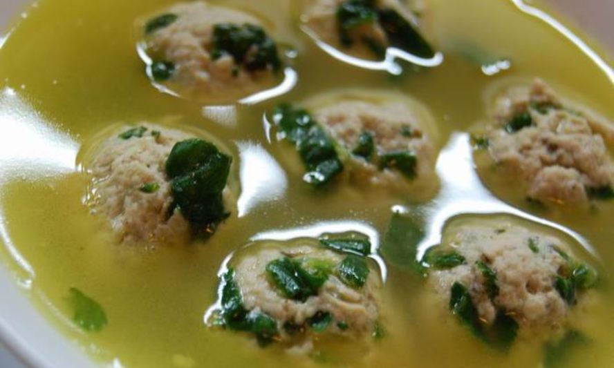 Рецепт супа с фрикаделями из индейки и шпината