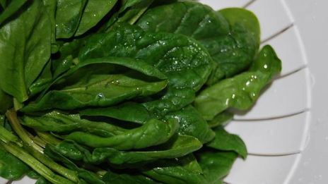 суп с фрикаделями из индейки и шпината