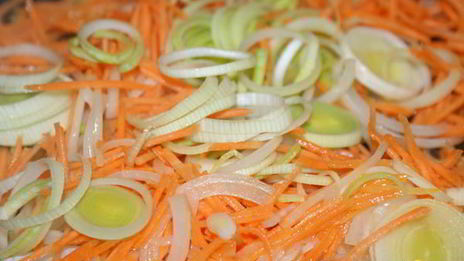 суп со свининой и лапшой удон