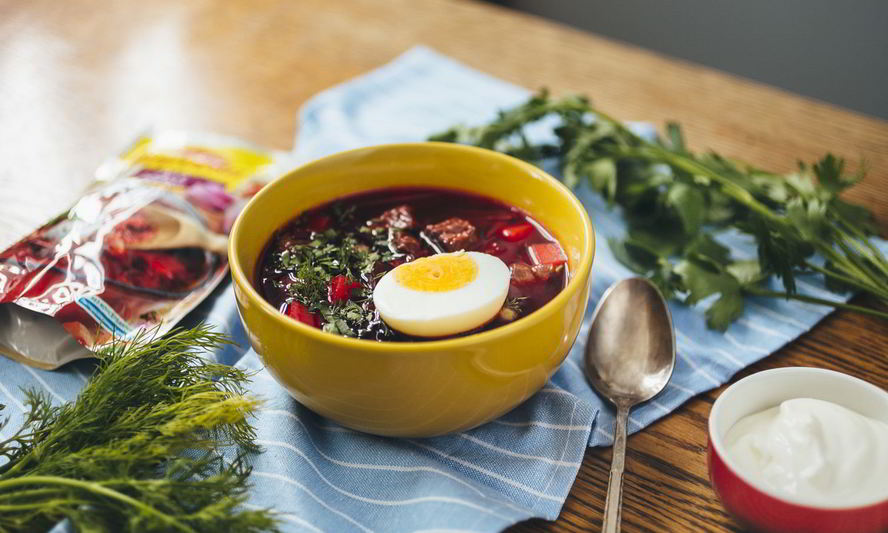 Рецепт горячего свекольника с яйцом