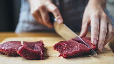 горячий свекольник с яйцом