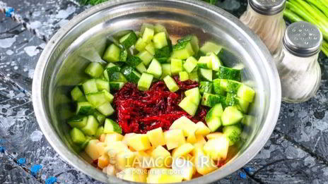 холодный свекольник с колбасой