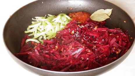 классический горячий свекольник с мясом