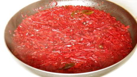 классический горячий свекольник с мясом