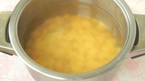 свекольник со щавелем, фасолью и шампиньонами