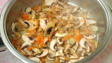 свекольник со щавелем, фасолью и шампиньонами