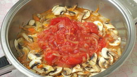 свекольник со щавелем, фасолью и шампиньонами