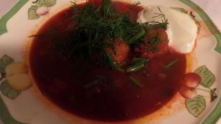 Свекольный суп с фрикадельками