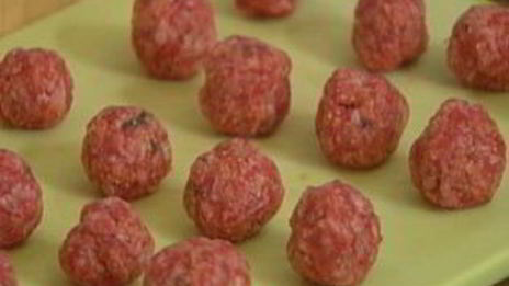 свекольный суп с фрикадельками