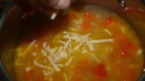 острый сырный суп с йогуртом