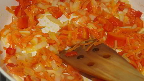 острый сырный суп с йогуртом