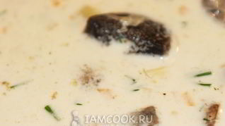 Сливочно-сырный суп с грибами