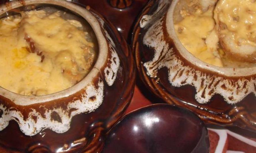 Рецепт сырно-лукового суп с чесночными гренками