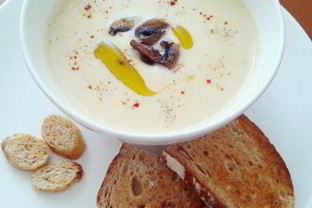 Сырный крем-суп с гренками