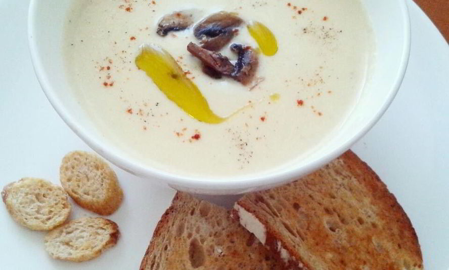 Рецепт сырного крема-супа с гренками