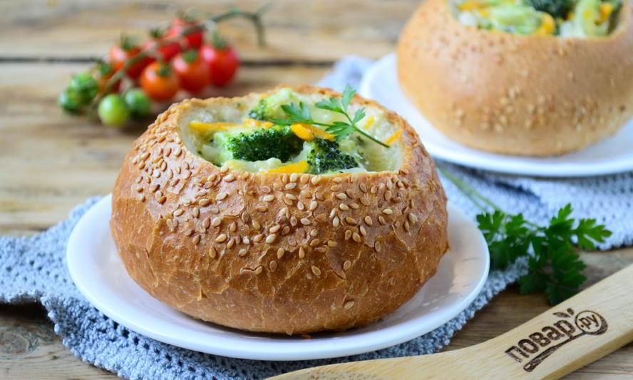 Рецепт сырного супа с брокколи в булочках