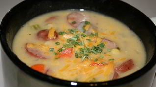 Сырный суп с копченой колбасой