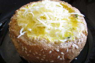 Сырный суп в хлебе