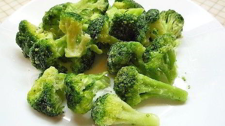 томатный суп с брокколи и кальмарами