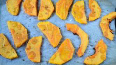 тыквенный крем-суп с крутонами и голубым сыром