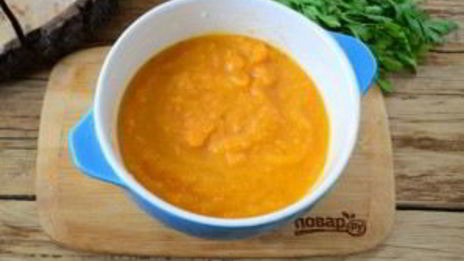 тыквенный крем-суп с крутонами и голубым сыром