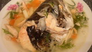 Уха из семги с помидорами