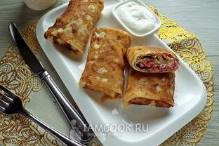 Блинчики с колбасой и сыром