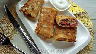 Блинчики с колбасой и сыром