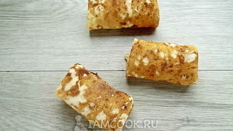 блинчики с колбасой и сыром