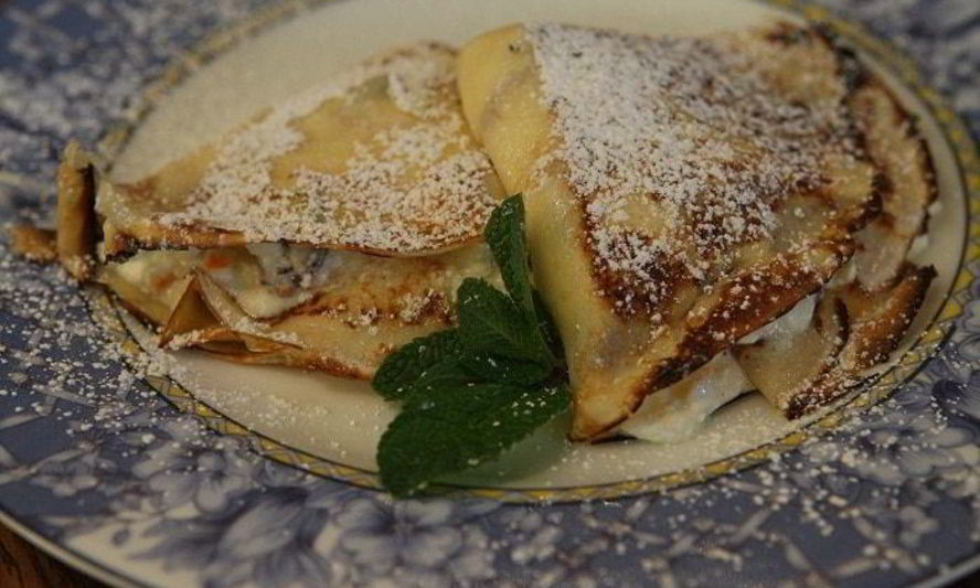 Рецепт блинчиков с творогом, изюмом и апельсиновой цедрой