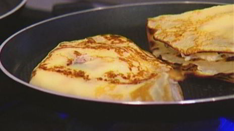 блинчики с творогом, изюмом и апельсиновой цедрой