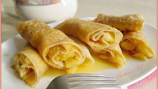 Блинчики с яблоками и фруктовым соусом