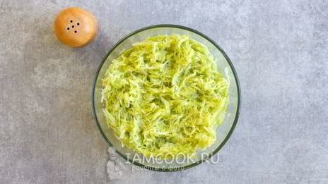 блины из кабачков с сыром и зеленью