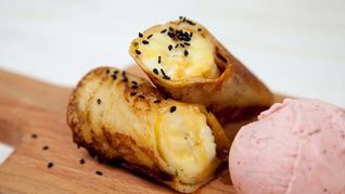 Блины с бананом и вареной сгущенкой