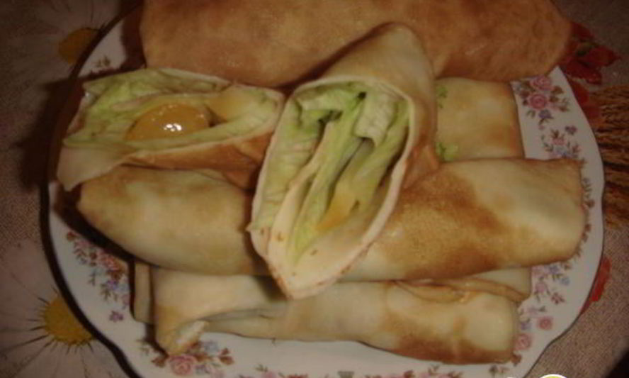 Рецепт блинов с копченым кальмаром и овощами