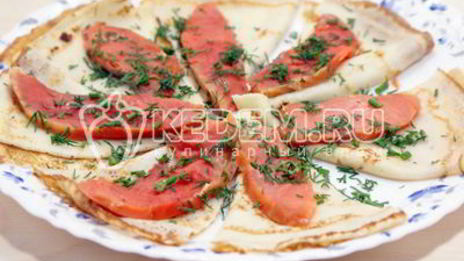 блины с семгой и икрой