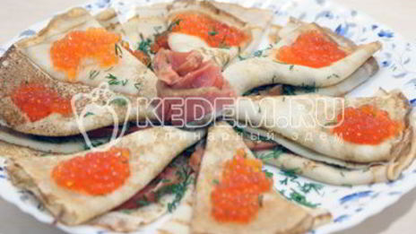 блины с семгой и икрой