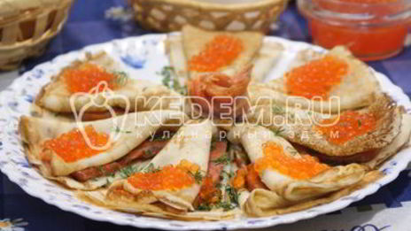 блины с семгой и икрой