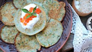 Мини-блины со шпинатом и грибами