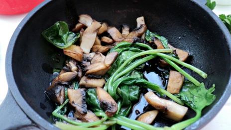 мини-блины со шпинатом и грибами