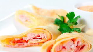 Тонкие блинчики с начинкой на завтрак