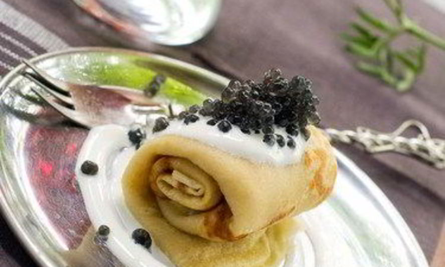 Рецепт тонких гречневых блинов со сметаной и черной икрой