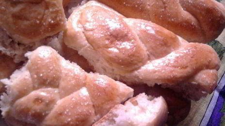 булочки-косички с сахаром